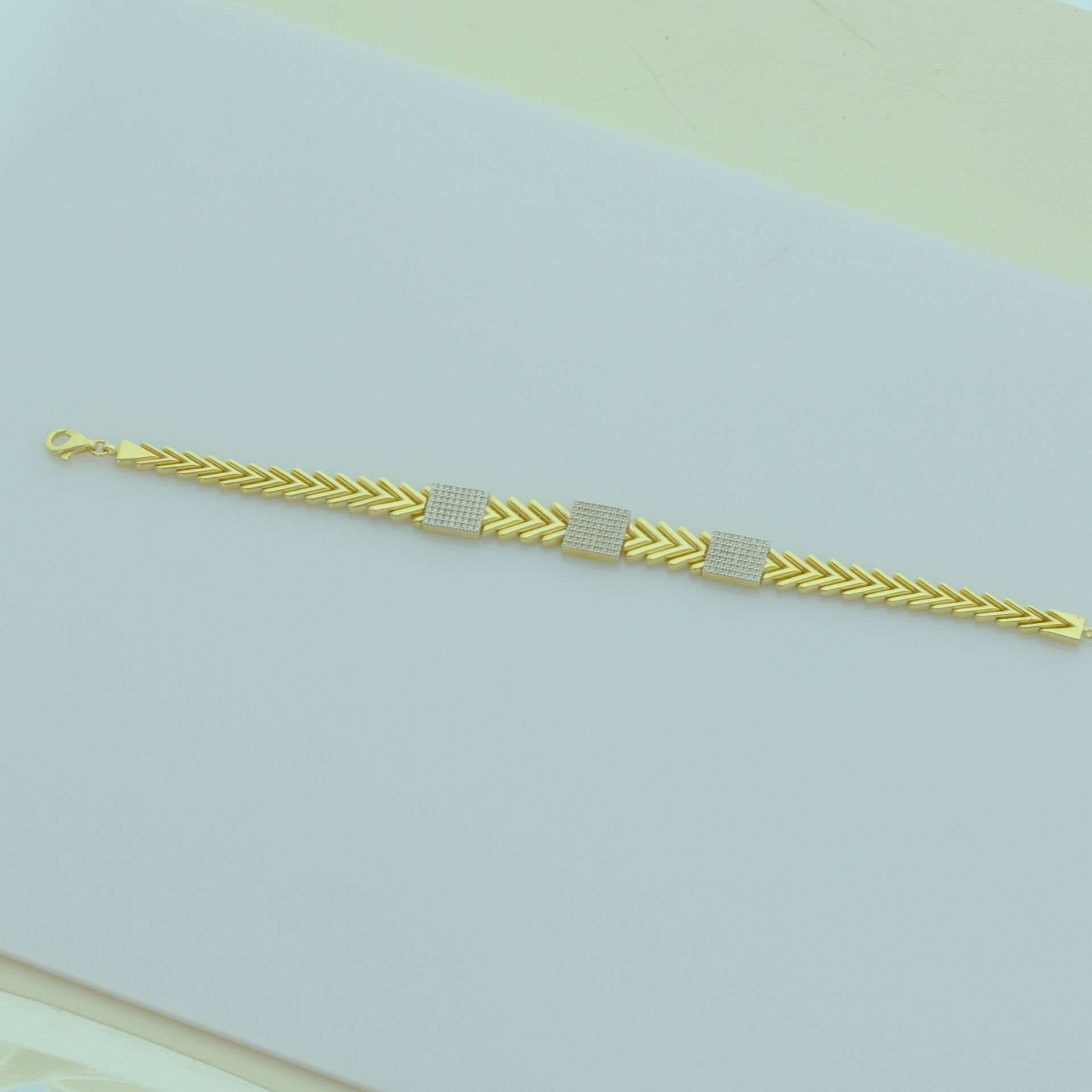 Altın Zarafet Yolu Bileklik