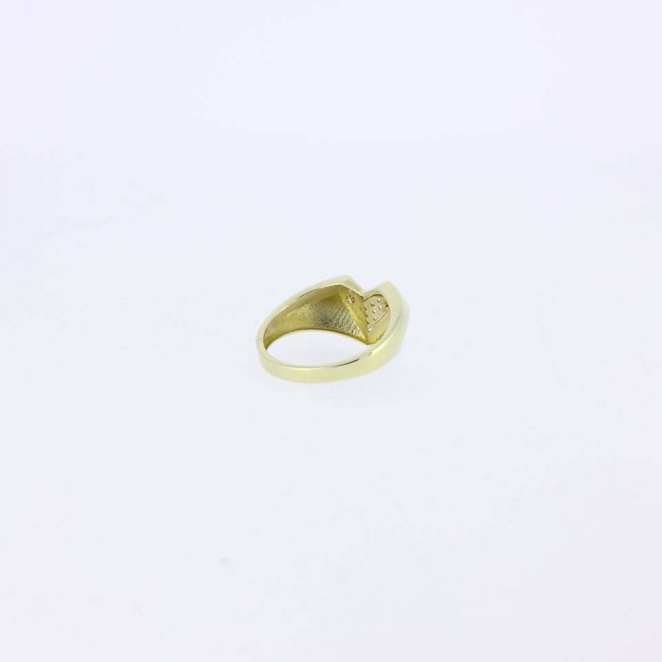 Kalbin Işıltısı: Zirkon Taşlı Altın Renk Kalp Yüzük