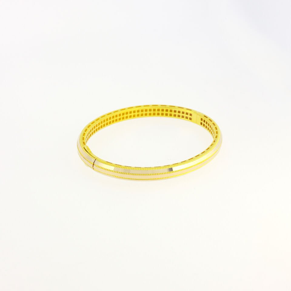 Sonsuz Hat: Geometrik Desenli Altın Kelepçe Bileklik