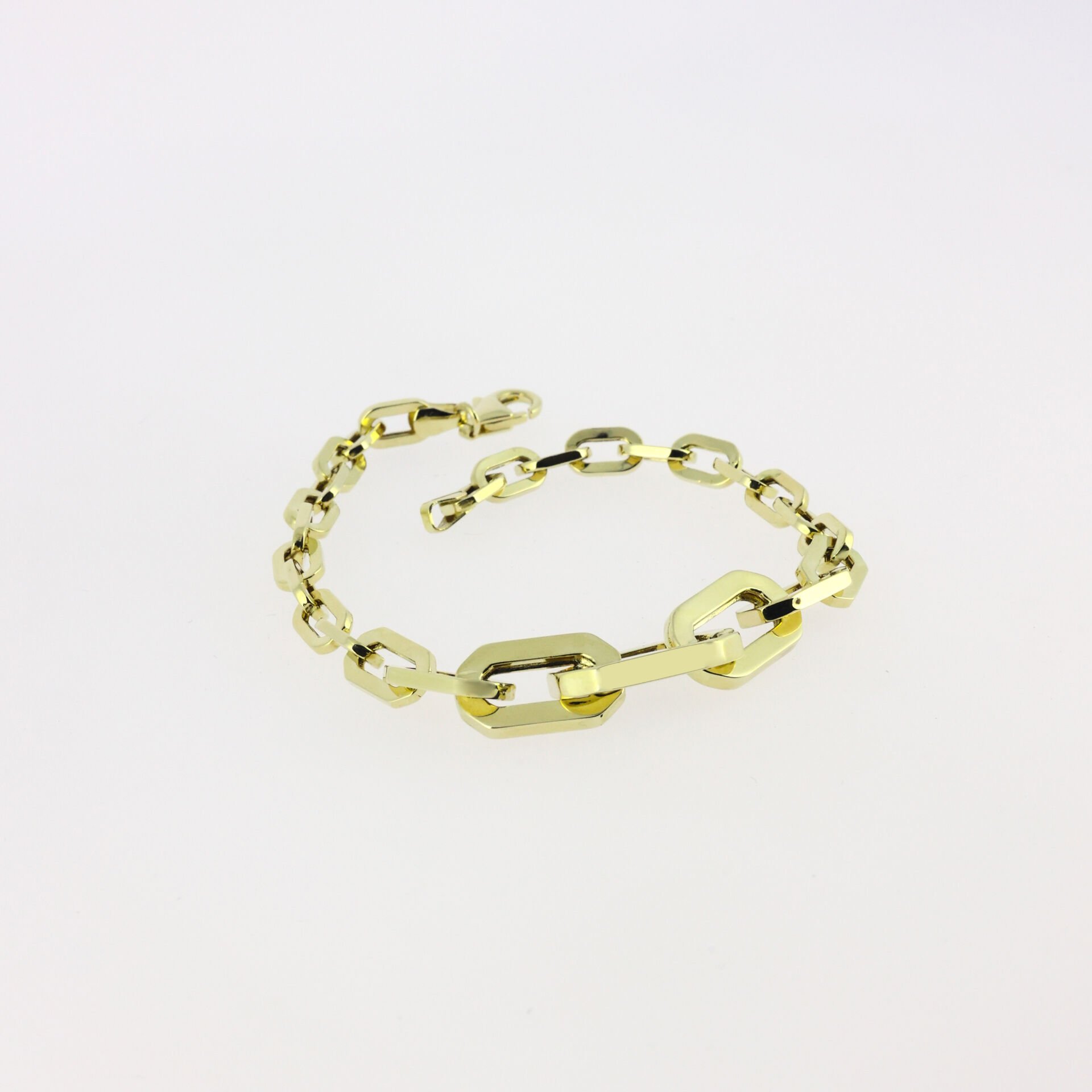 Zincir Işıltısı Altın Bileklik – Gücün ve Zarafetin Buluştuğu Nokta