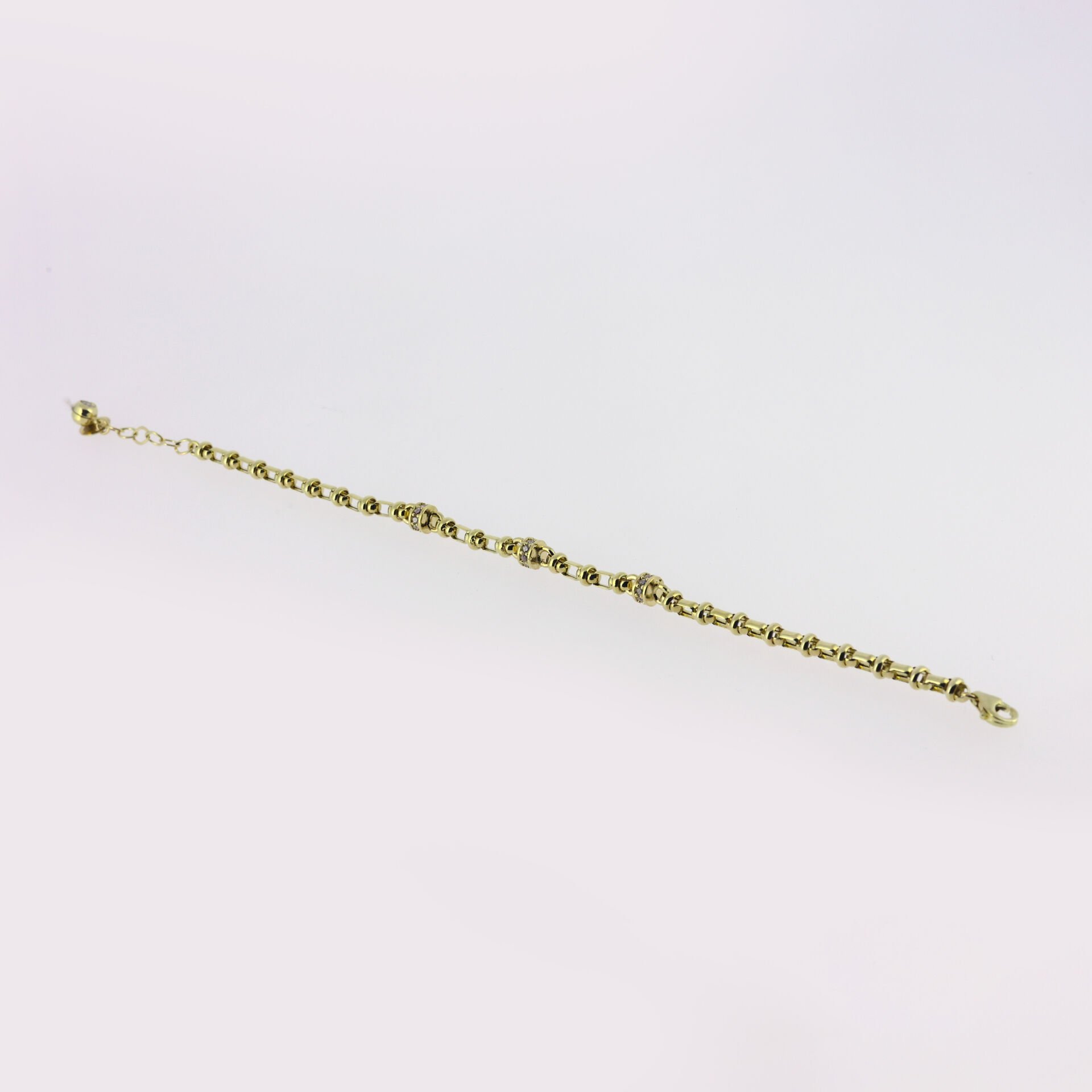 Işığın Kalbinde – Baget Kesim Zirkon Taşlı Altın Kadın Bileklik