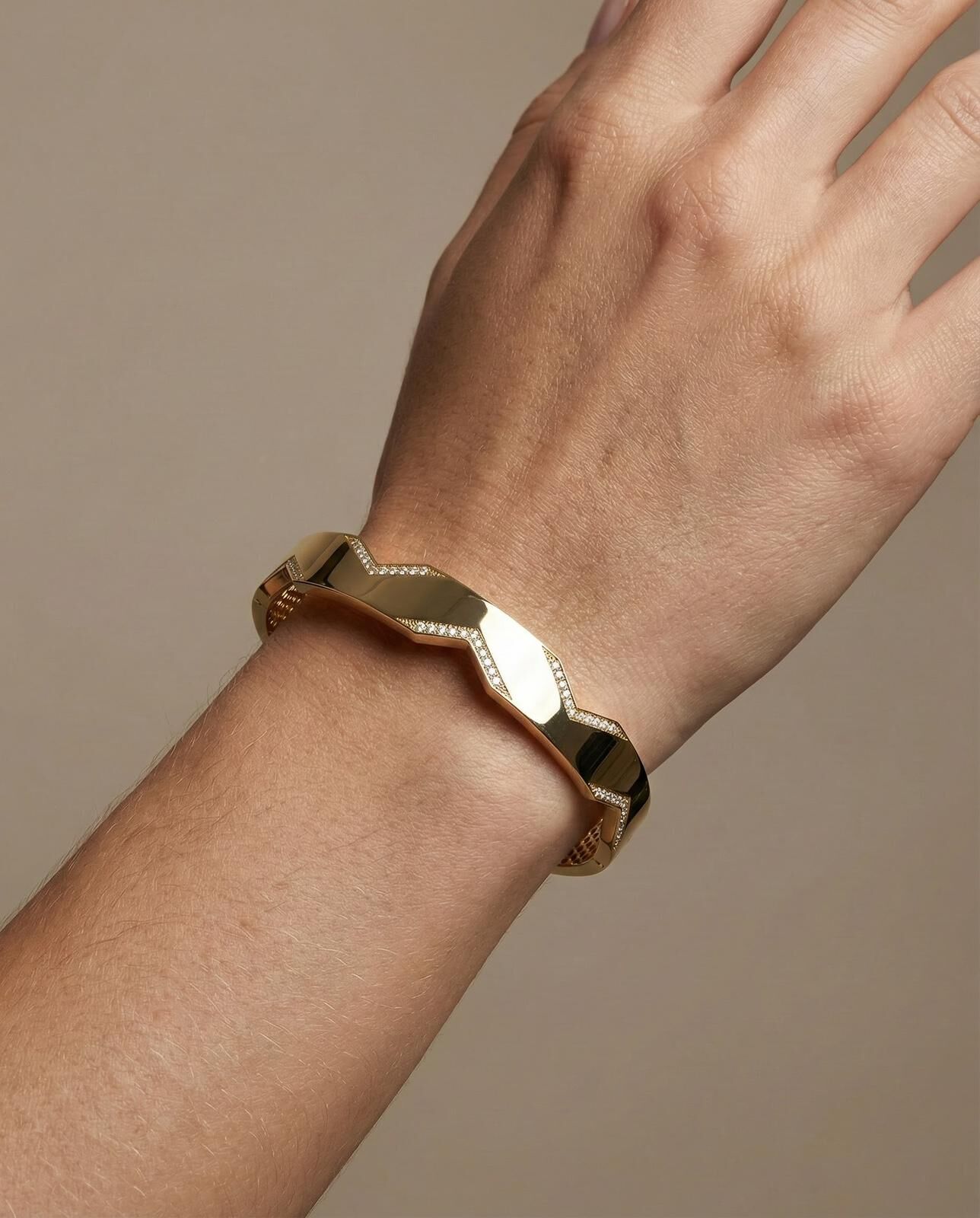 İçe Köşeli Kelepçe