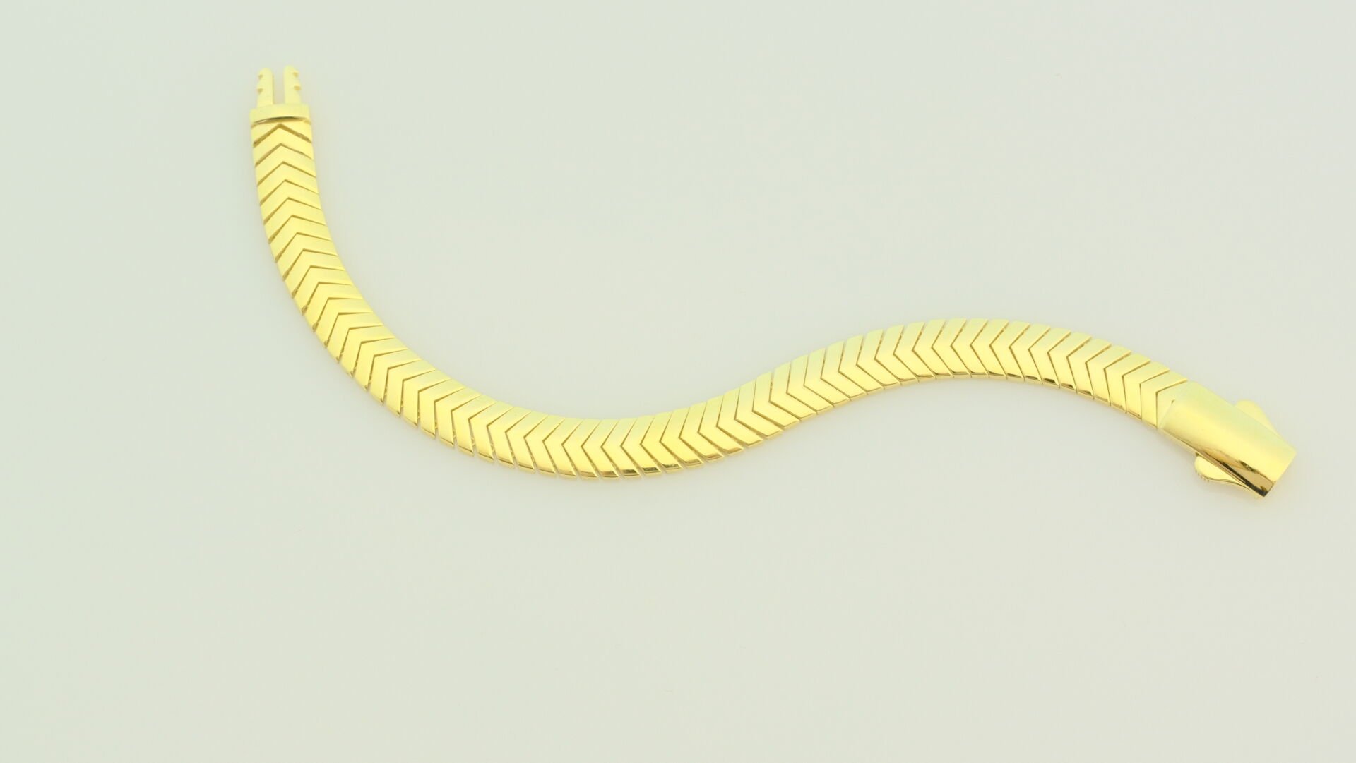 Balık Sırtı Desenli Klasik Altın Bileklik