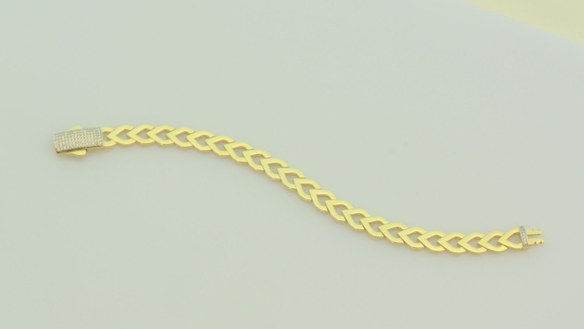 Örgü Formlu Taş Detaylı Altın Bileklik