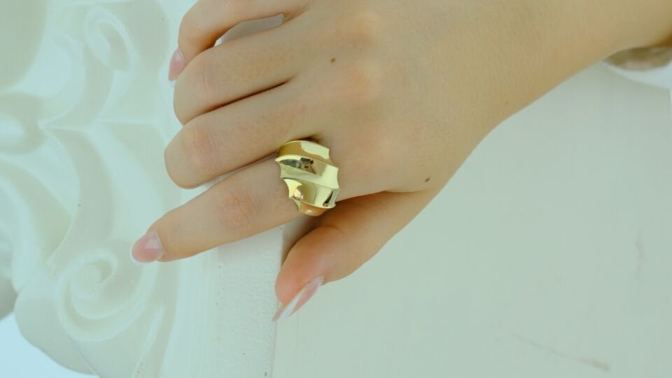 Sarmal Işıltı Altın Yüzük