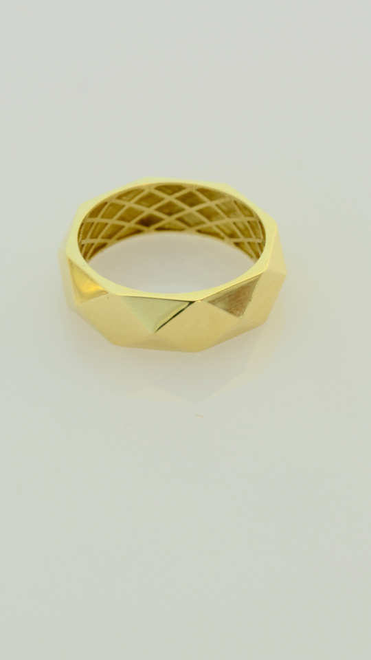 Keskin Hatlı Altın Yüzük