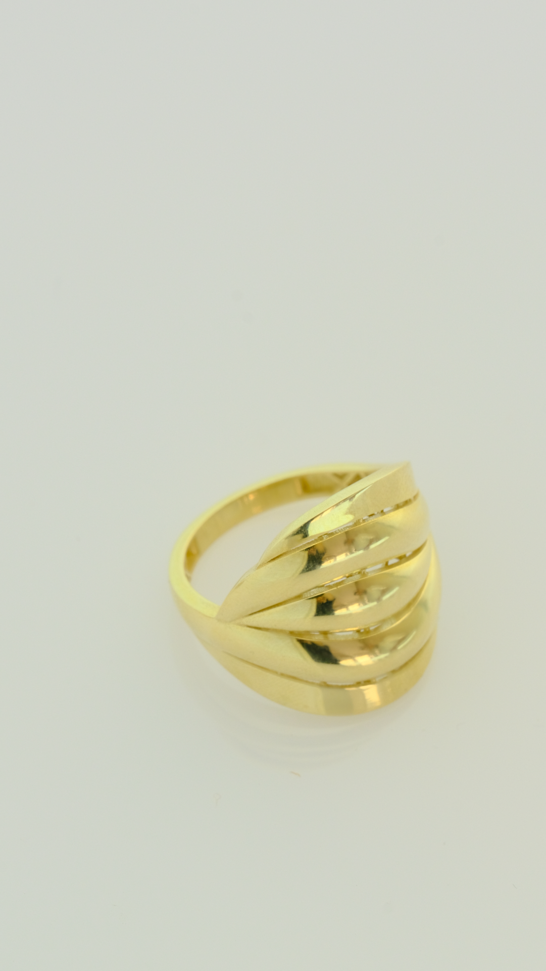 Akış Desenli Altın Yüzük