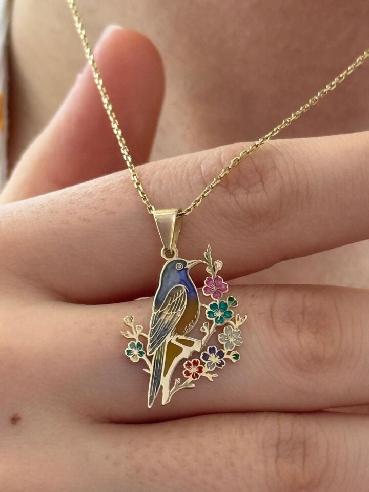 Özel Tasarım Altın Çiçekler Arasında Zarif Serçe Kolye Ucu