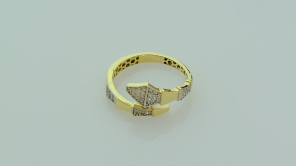 Altın Işıltılı Ok Ucu Yüzük