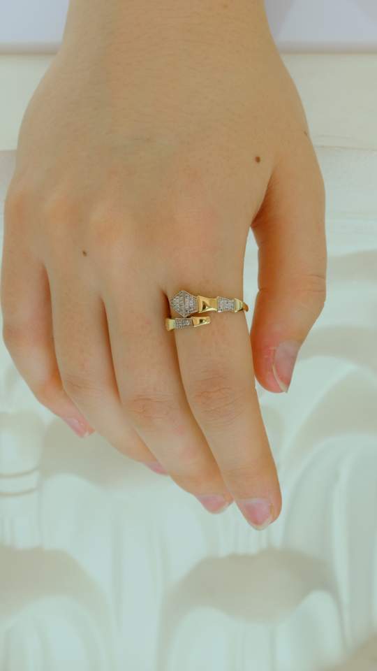 Altın Işıltılı Ok Ucu Yüzük