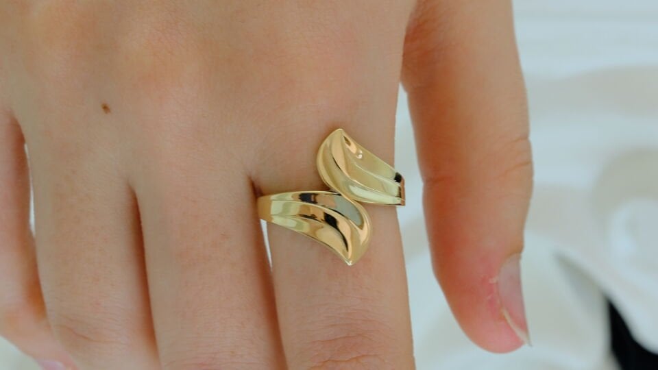 Altın Zarif Akış Yüzük