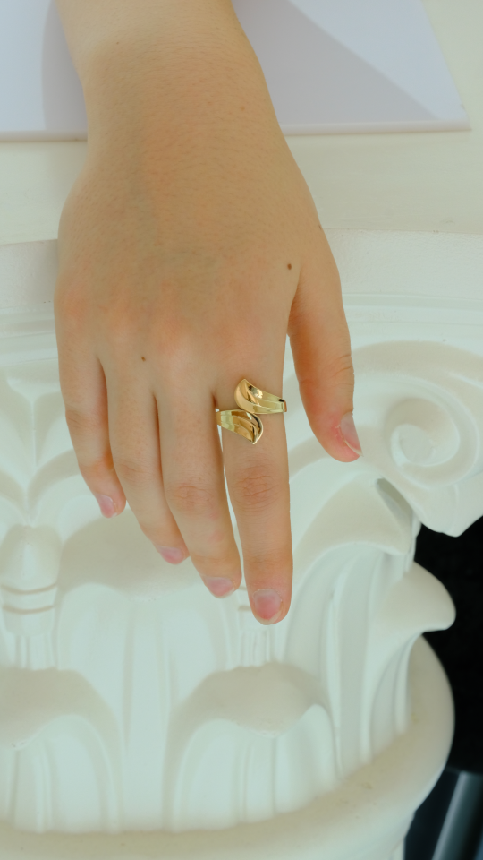 Altın Zarif Akış Yüzük