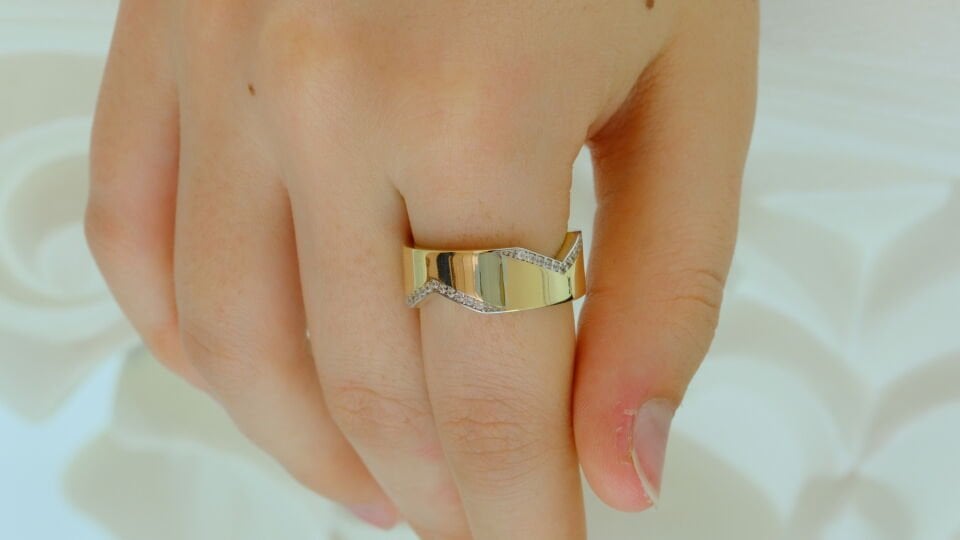 Altın Işıltılı Dalga Yüzük