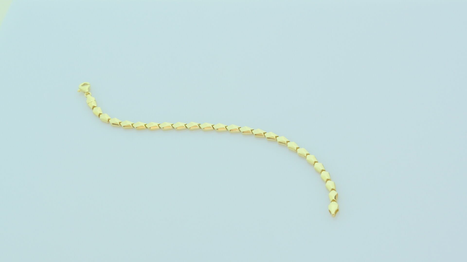 Altın Piramit Bağlantılı Bileklik