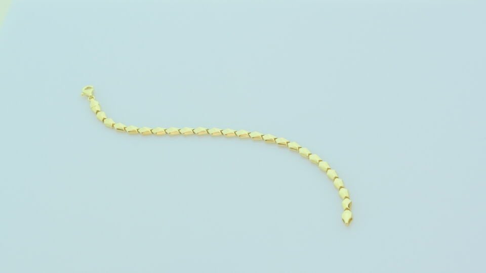 Altın Piramit Bağlantılı Bileklik