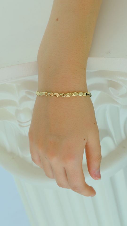 Altın Piramit Bağlantılı Bileklik