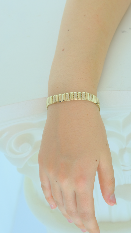 Altın Şerit Motifli Taşlı Bileklik