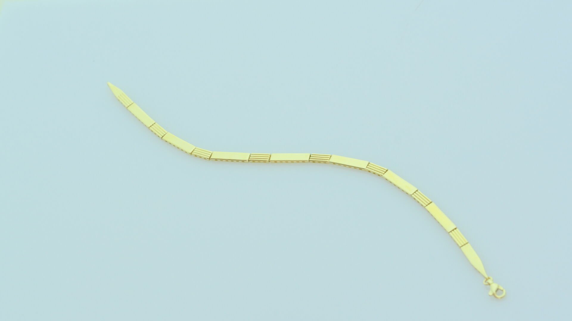 Altın İnce Şerit Tasarımlı Bileklik