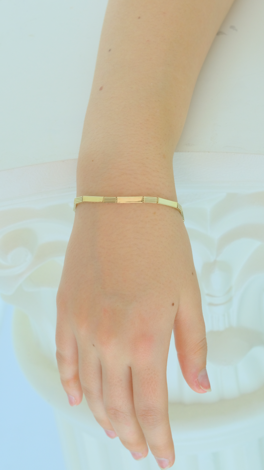 Altın İnce Şerit Tasarımlı Bileklik