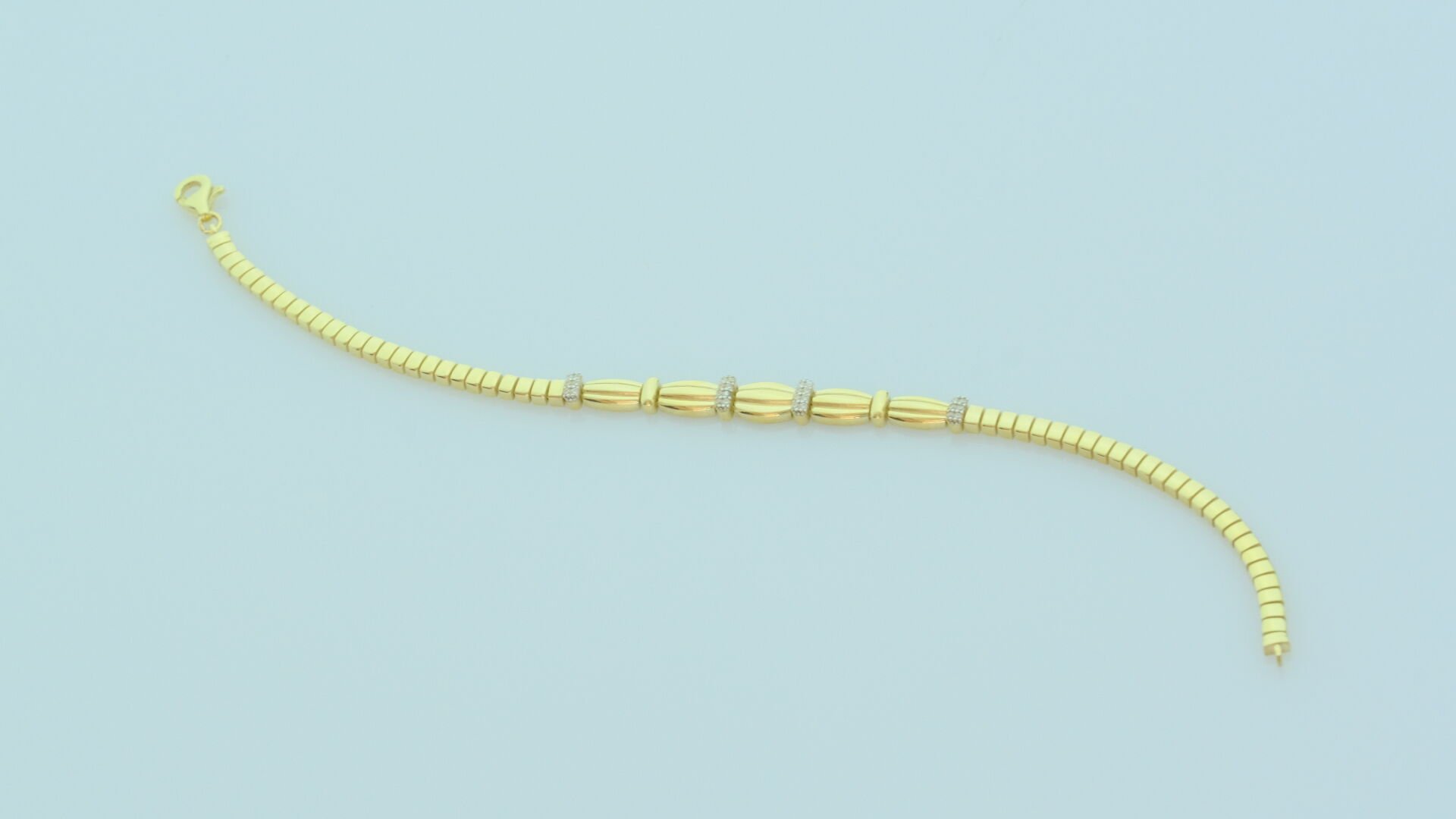 Altın Oval Halkalı ve Taş Detaylı Bileklik